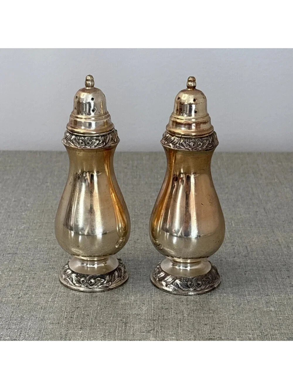Henley Tudor Salt Pepper Shakers Oneida Community Tudor Silver Plate VINTAGE!!